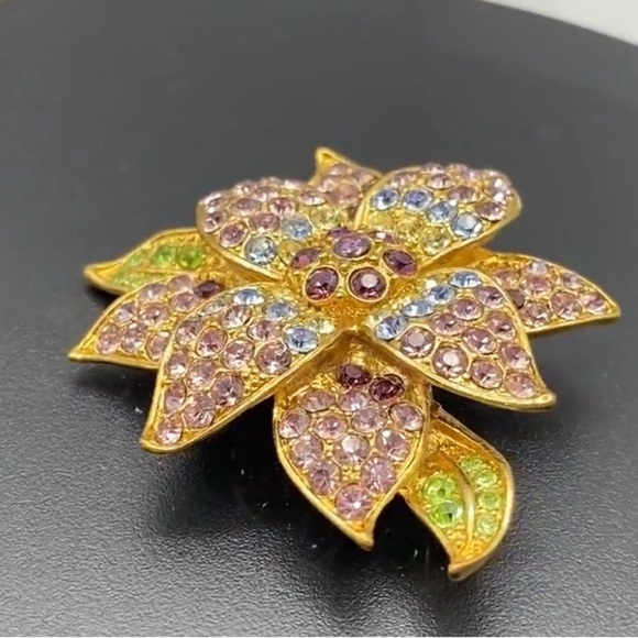 Elegant Gold Floral Brooch with Multicolor Crystals - Picture 3 of 6